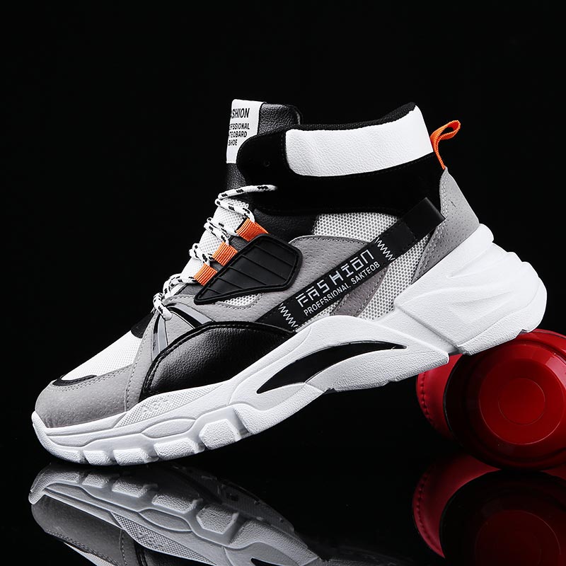 Japanese Living Lifestyle - Hightop di trasporto degli uomini di